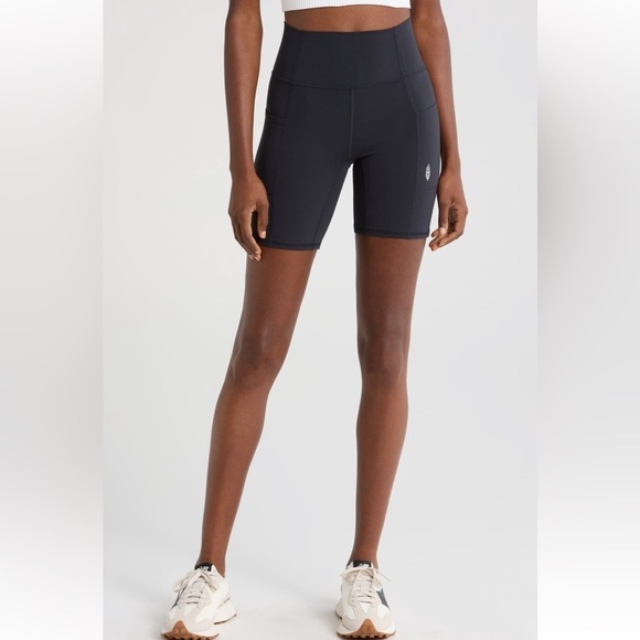 NWT Free People Movement Never Better Pocket Bike Shorts Black XS (0-2) sold out - Picture 1 of 10